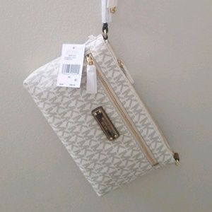 MICHAEL Kors Vanilla/Gold Wristlet With Tags